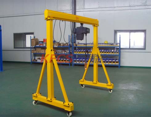 Portable manual travelling small mobile gantry crane